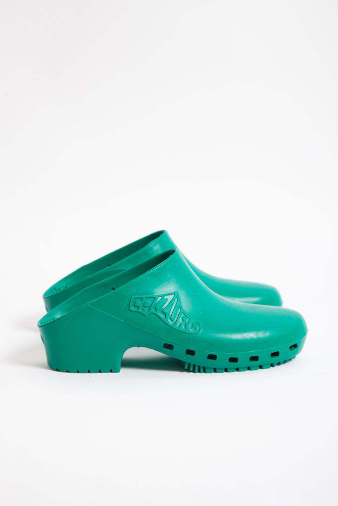 Calzuro Autoclavable Classic Clogs - Professional Medical Clogs Without Ventilation